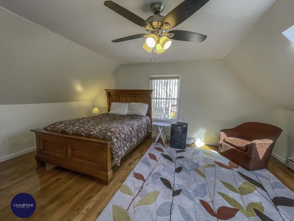 Cape Cod Home 995405