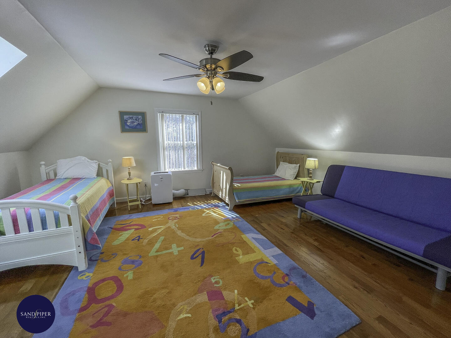Cape Cod Home 995405