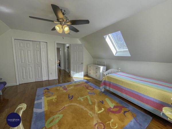 Cape Cod Home 995405