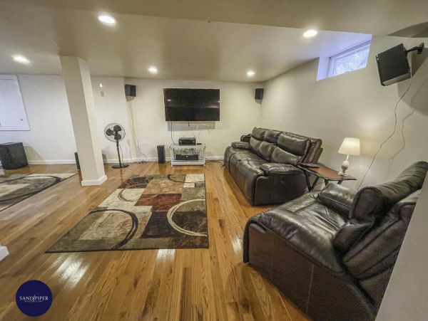 Cape Cod Home 995405