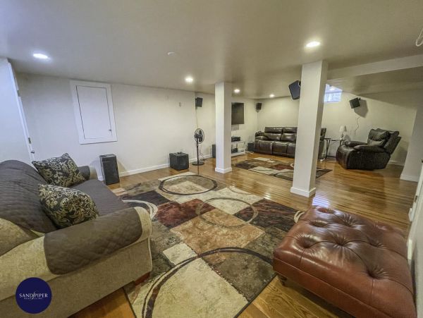 Cape Cod Home 995405
