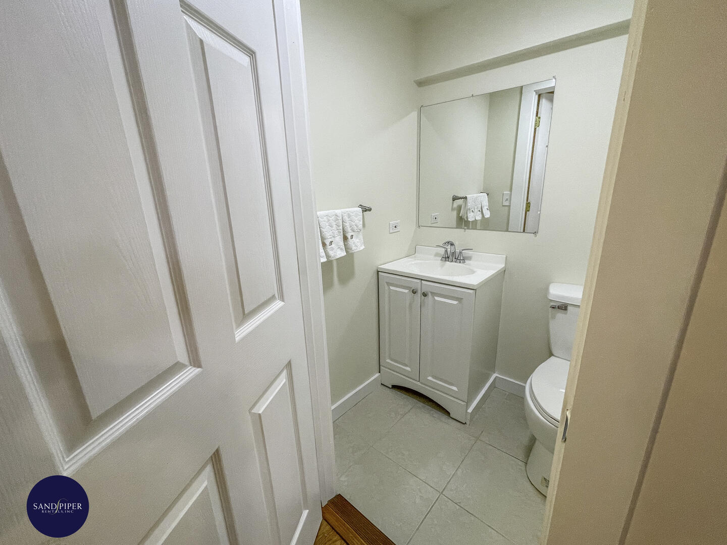 Cape Cod Home 995405