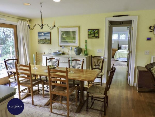 Cape Cod Home 995406
