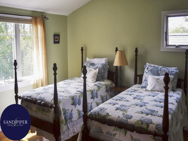 Cape Cod Home 995406
