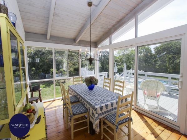 Cape Cod Home 995407