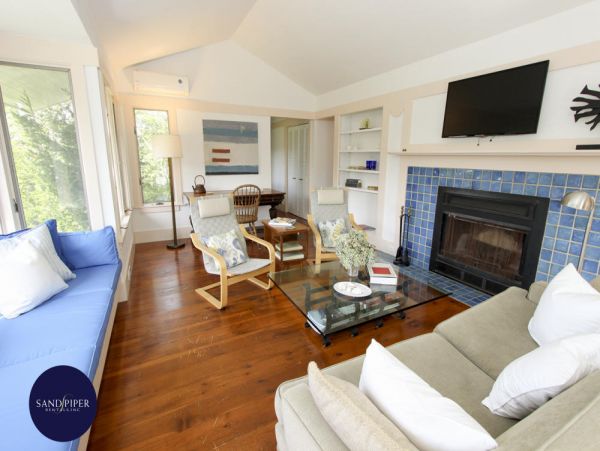 Cape Cod Home 995407
