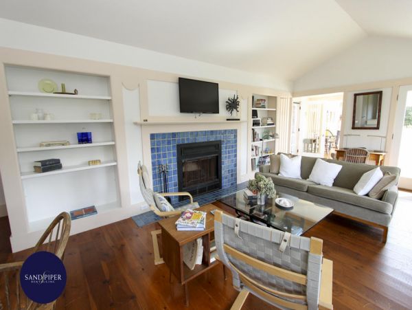 Cape Cod Home 995407