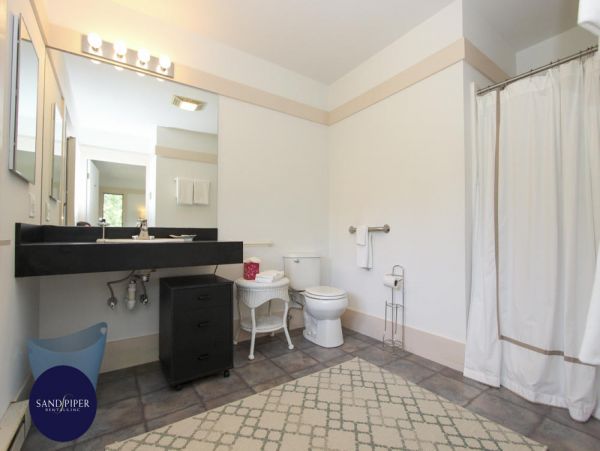 Cape Cod Home 995407