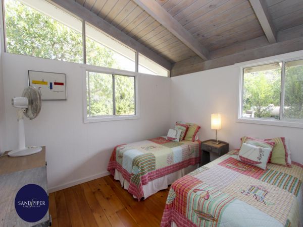 Cape Cod Home 995407