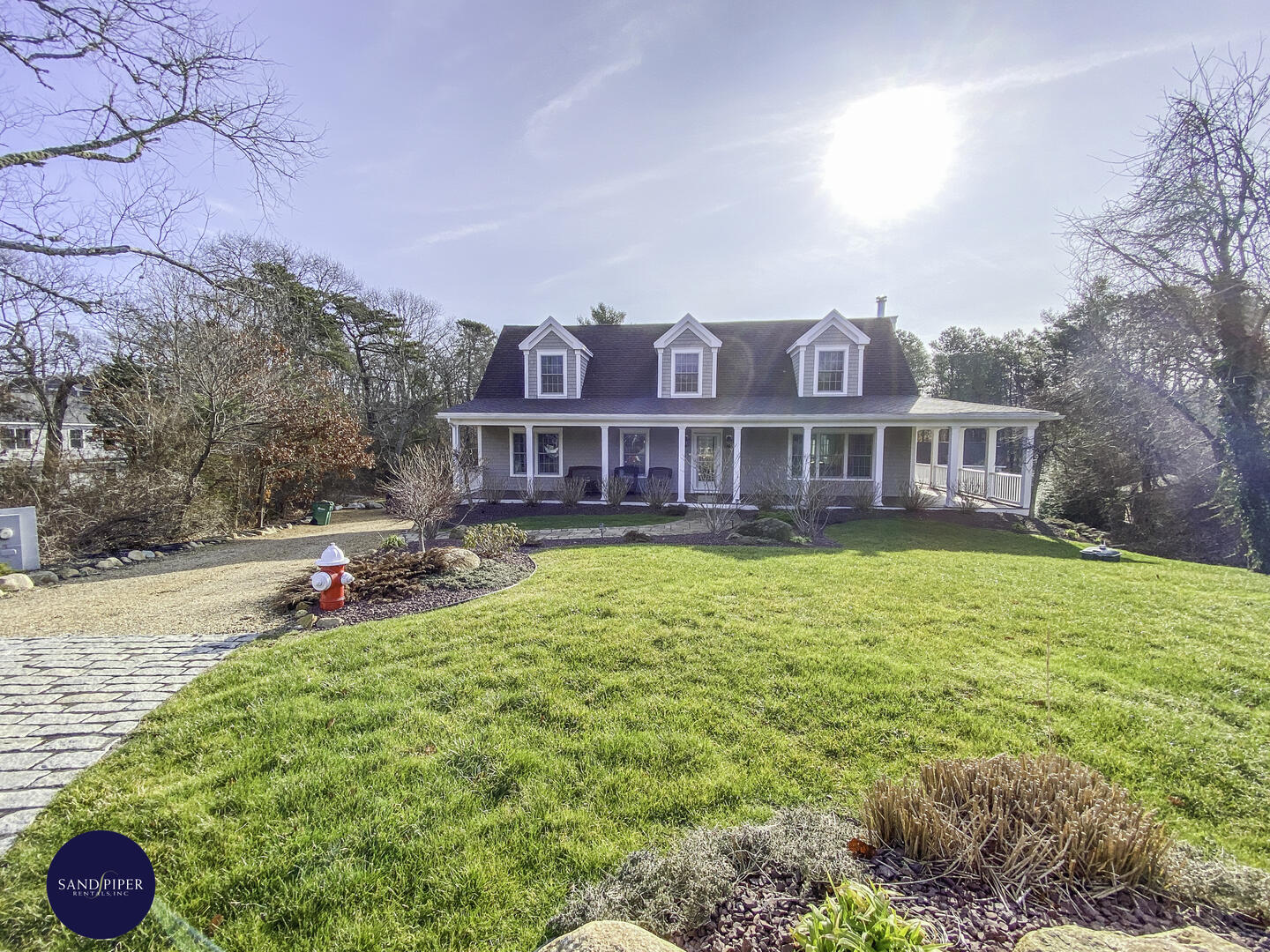 Cape Cod Home 995408