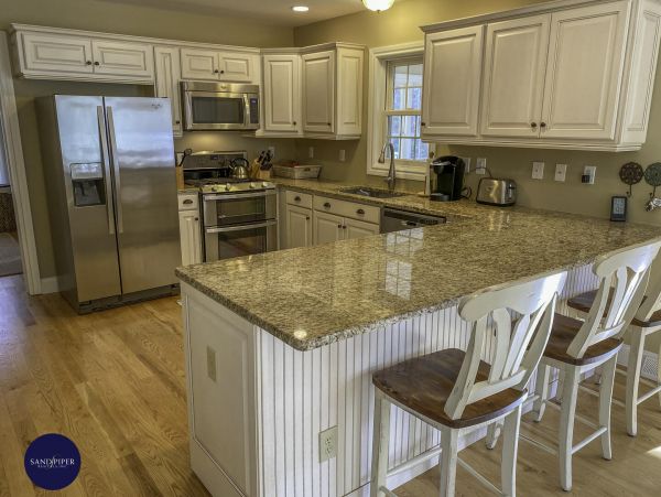 Cape Cod Home 995408