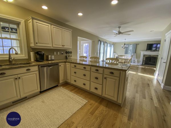 Cape Cod Home 995408