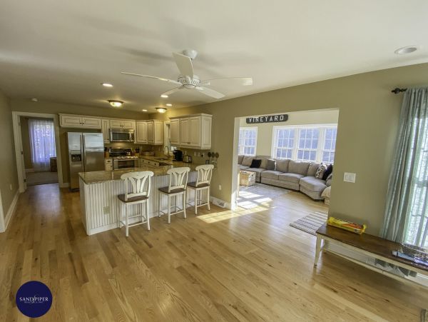 Cape Cod Home 995408