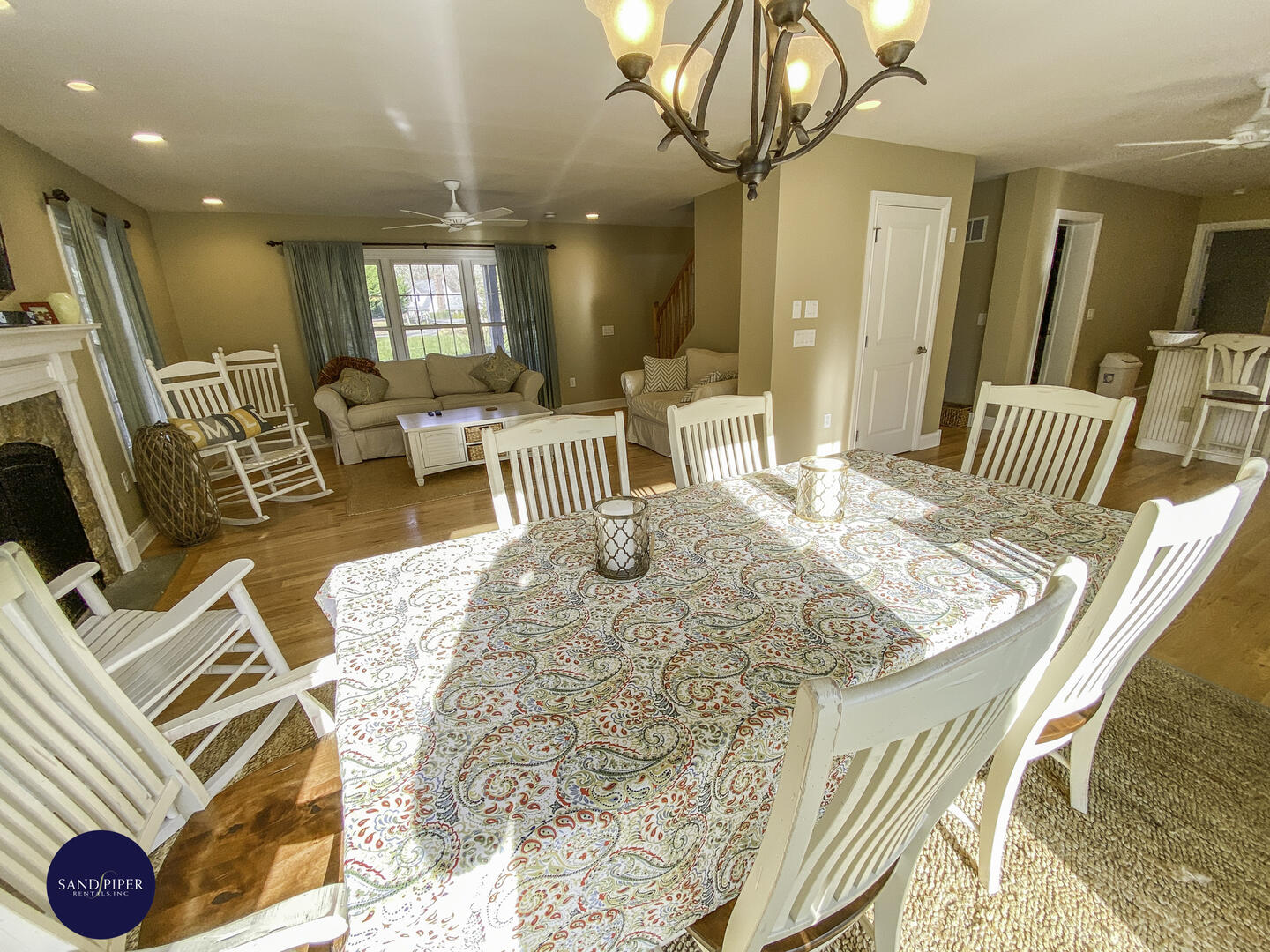 Cape Cod Home 995408