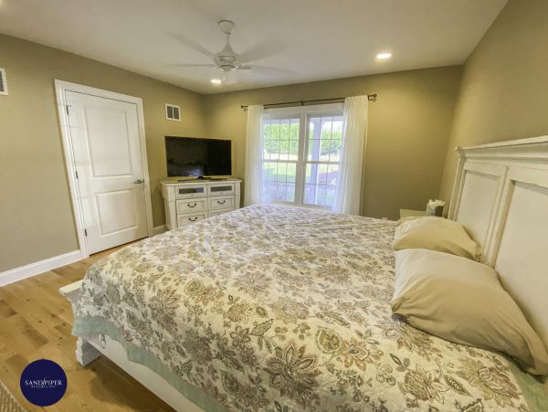 Cape Cod Home 995408