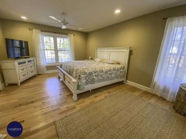 Cape Cod Home 995408