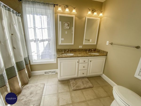 Cape Cod Home 995408