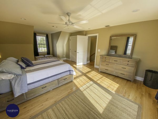 Cape Cod Home 995408