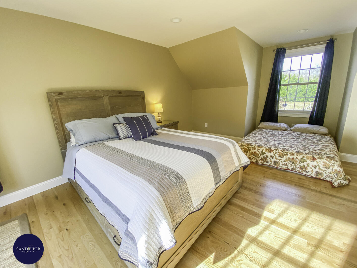 Cape Cod Home 995408