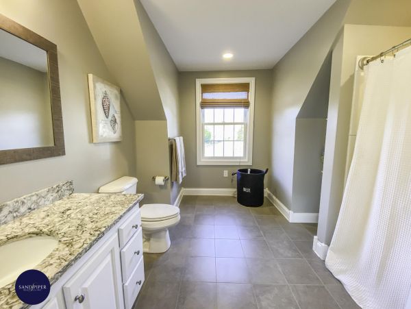 Cape Cod Home 995408