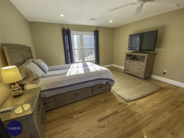 Cape Cod Home 995408