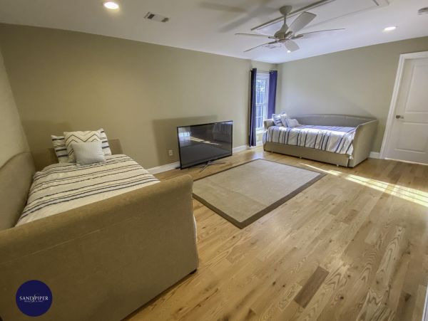 Cape Cod Home 995408