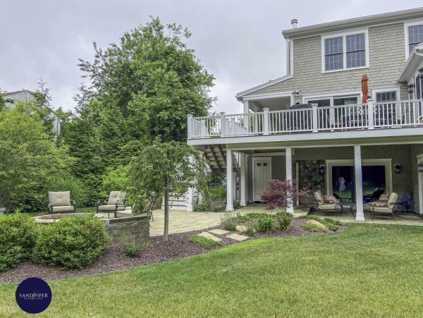 Cape Cod Home 995408