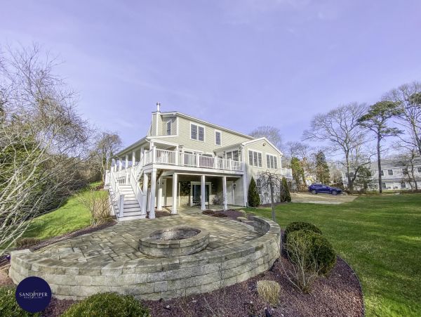 Cape Cod Home 995408