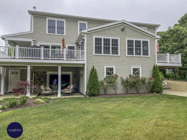 Cape Cod Home 995408