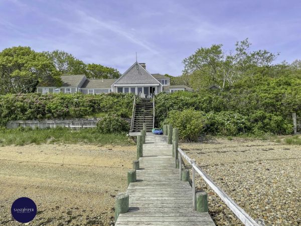 Cape Cod Home 995409