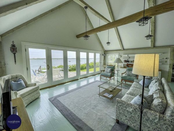 Cape Cod Home 995409