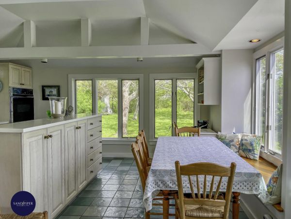 Cape Cod Home 995409