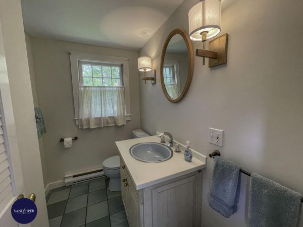 Cape Cod Home 995409