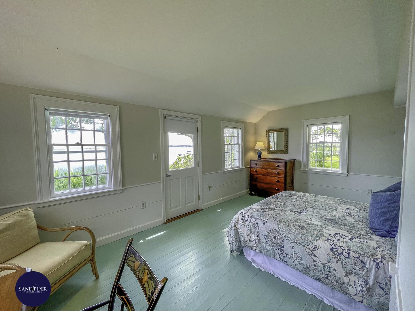 Cape Cod Home 995409