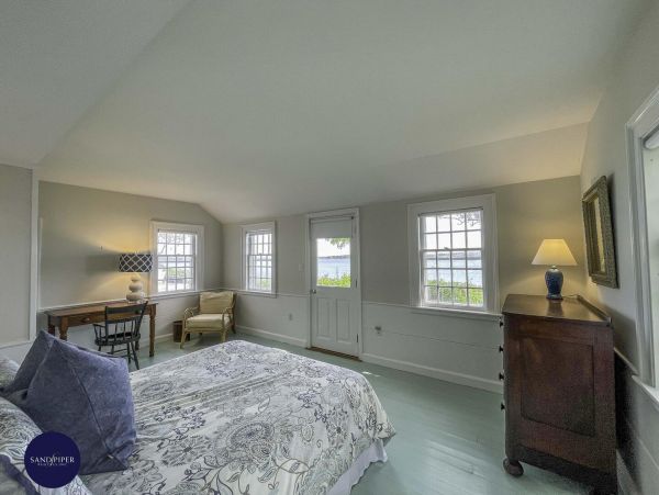 Cape Cod Home 995409