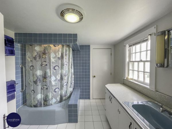 Cape Cod Home 995409