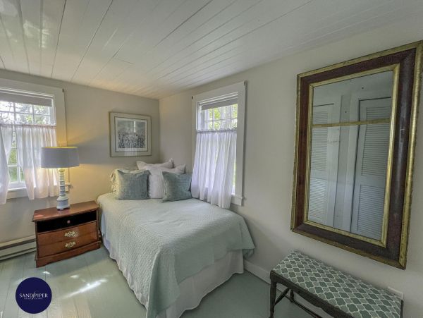 Cape Cod Home 995409