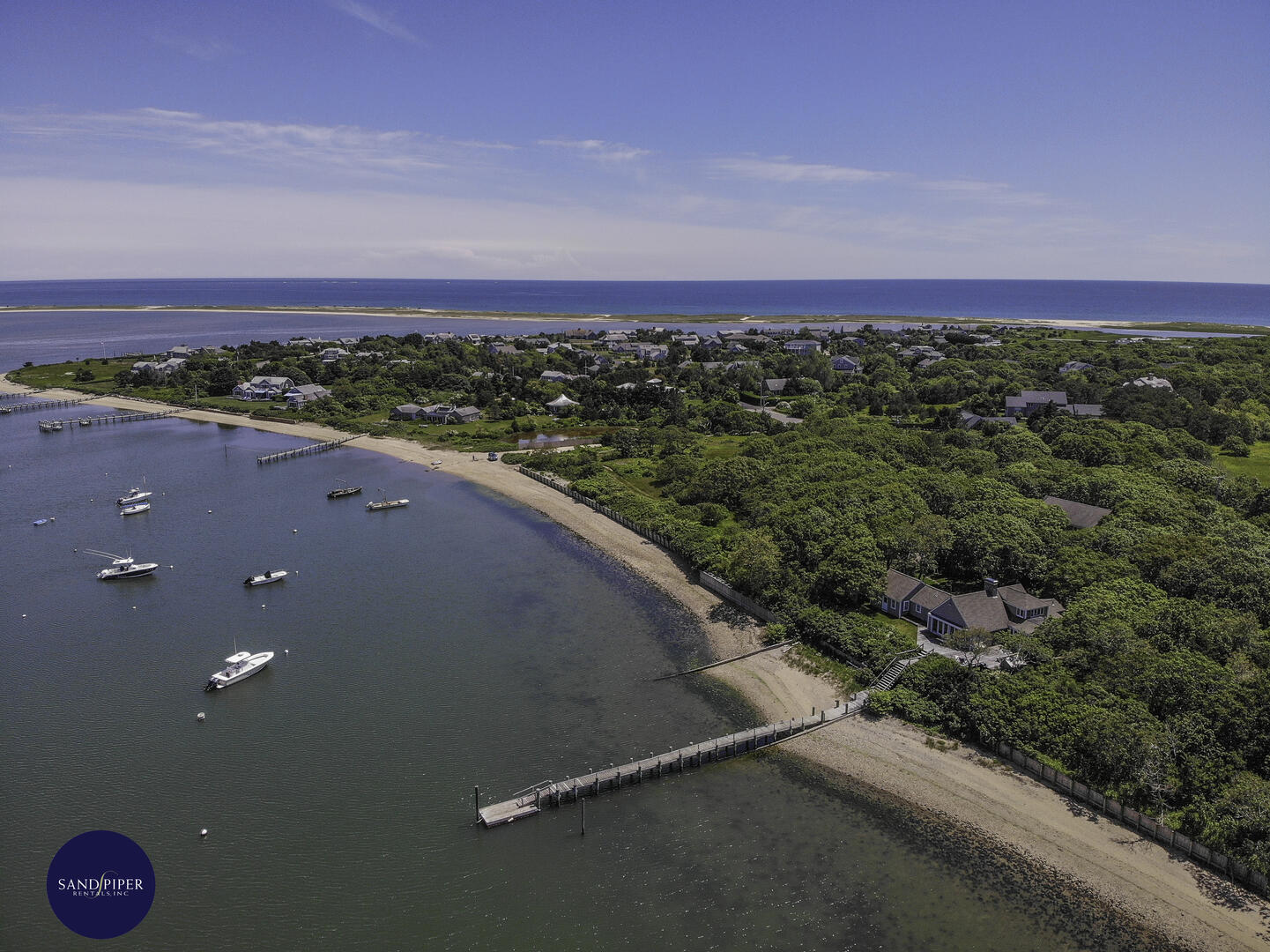 Cape Cod Home 995409