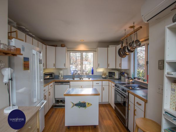Cape Cod Home 995410