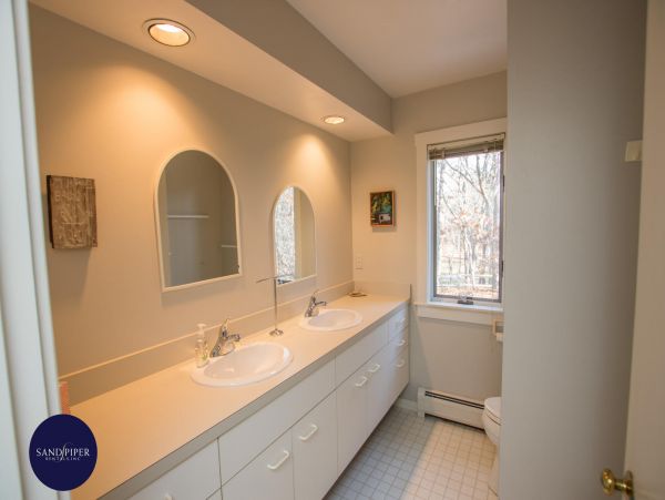 Cape Cod Home 995410