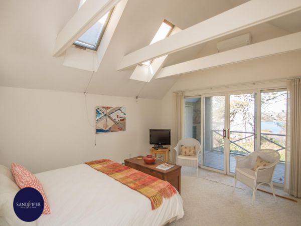 Cape Cod Home 995410