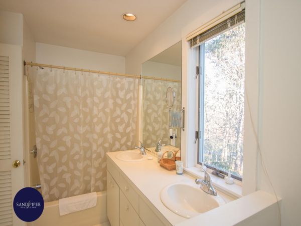 Cape Cod Home 995410