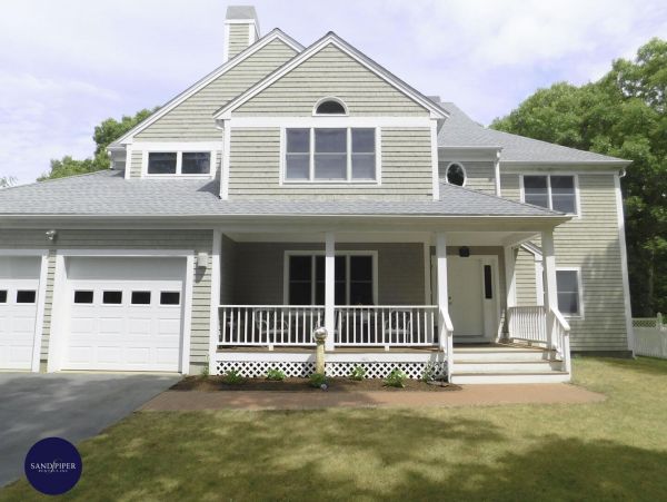 Cape Cod Home 995411