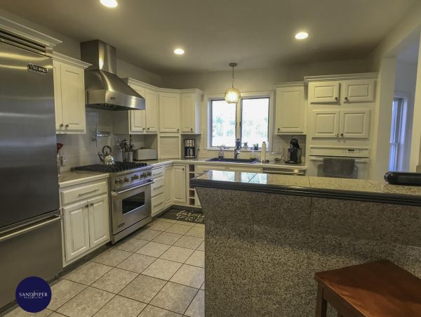 Cape Cod Home 995411