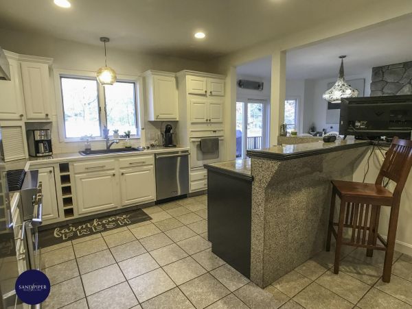 Cape Cod Home 995411