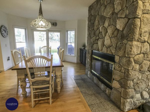 Cape Cod Home 995411