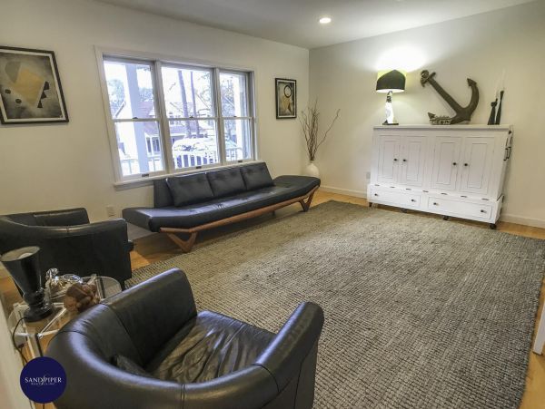 Cape Cod Home 995411