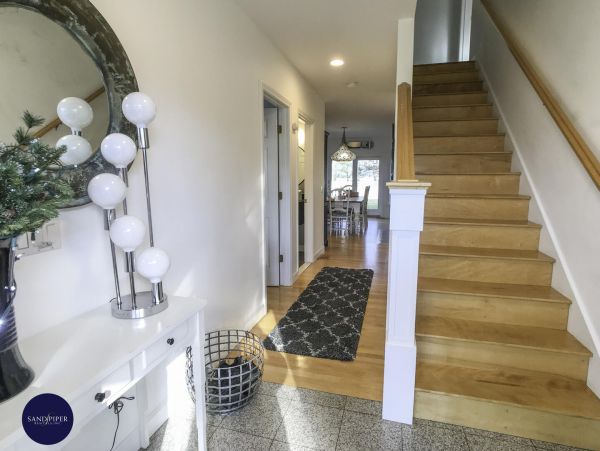 Cape Cod Home 995411