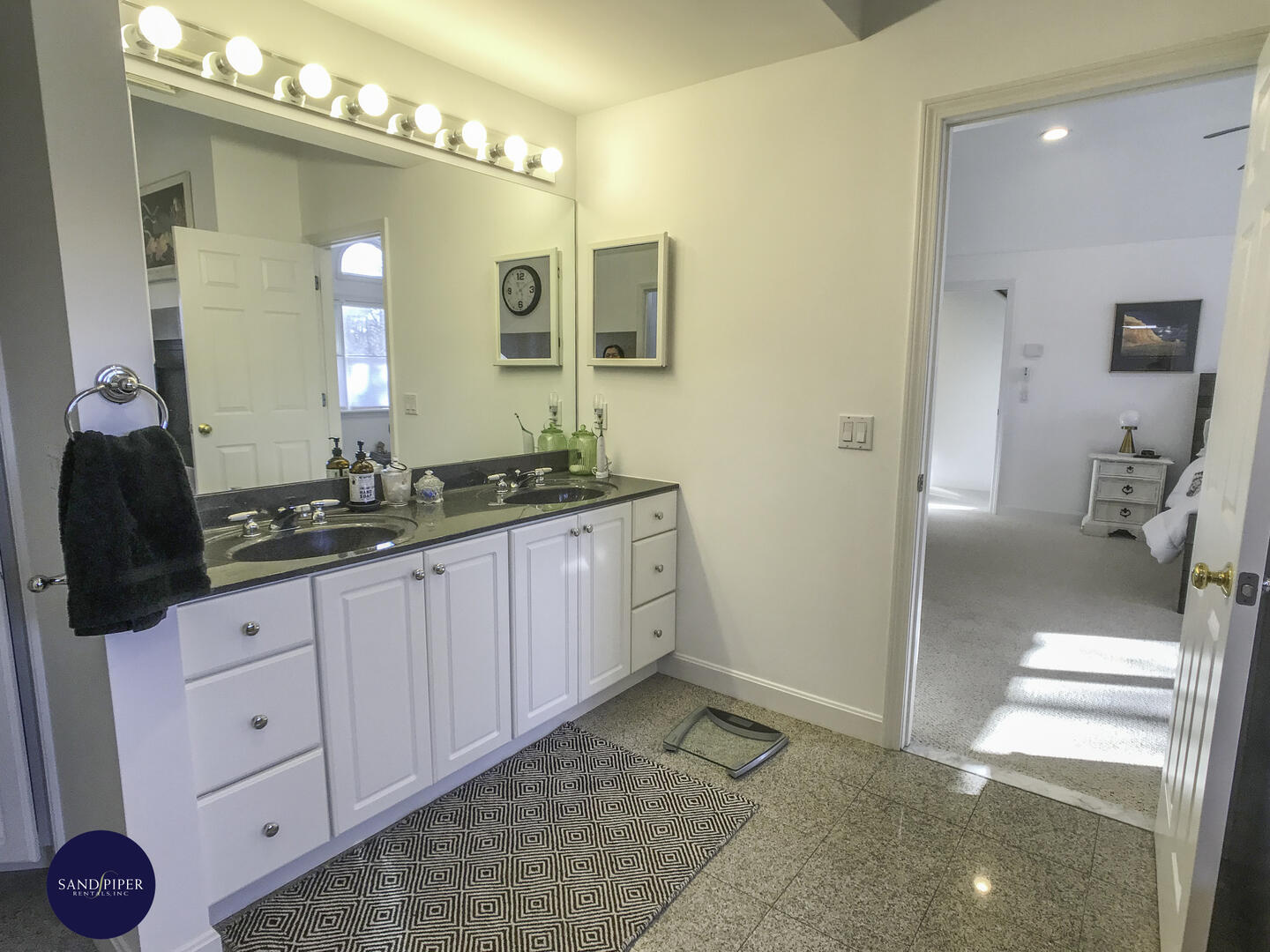 Cape Cod Home 995411