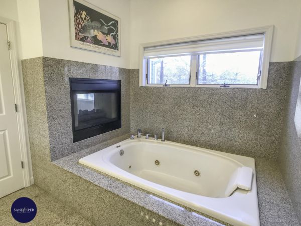 Cape Cod Home 995411